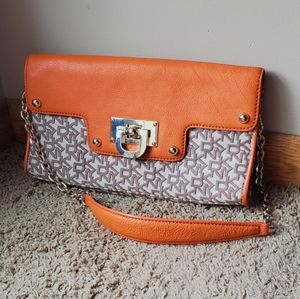 DKNY womens authentic leather handbag purse